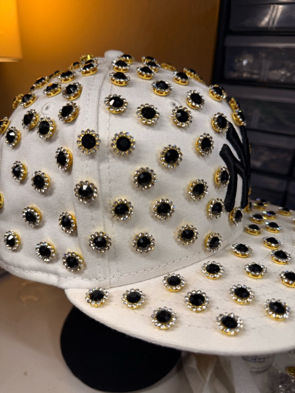 CROWN ENVY “Noir Crown” Hand-Embellished NY Fitted Cap – Size 7 1/2 New Era - Picture 4 of 6